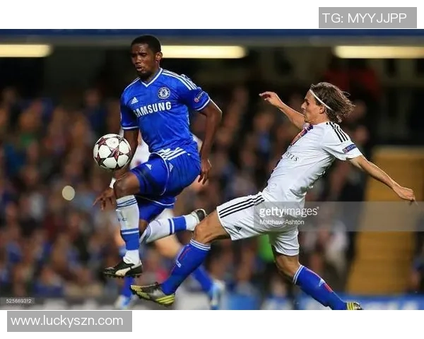 足球球星鼻骨受伤引发关注专家解析运动损伤防护要点